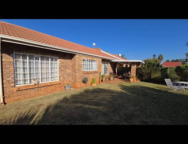 3 BEDROOM TOWNHOUSE FOR SALE IN ANNLIN